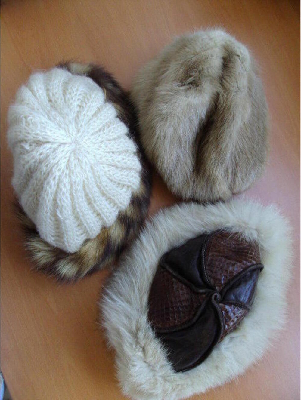 3 LOT HATS SET PRE-OWNED MINT 1 MINK 1 BLUE FOX 1 RACCOON FUR HAT WOMEN S